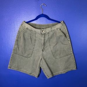 VINTAGE Pleated, Green Willow Bay size 38 Shorts w/ Large Front Pockets!!!!